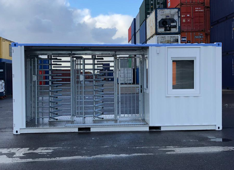 Dubbele tourniquet met looppoort in 20ft container | Geran Access Products B.V.