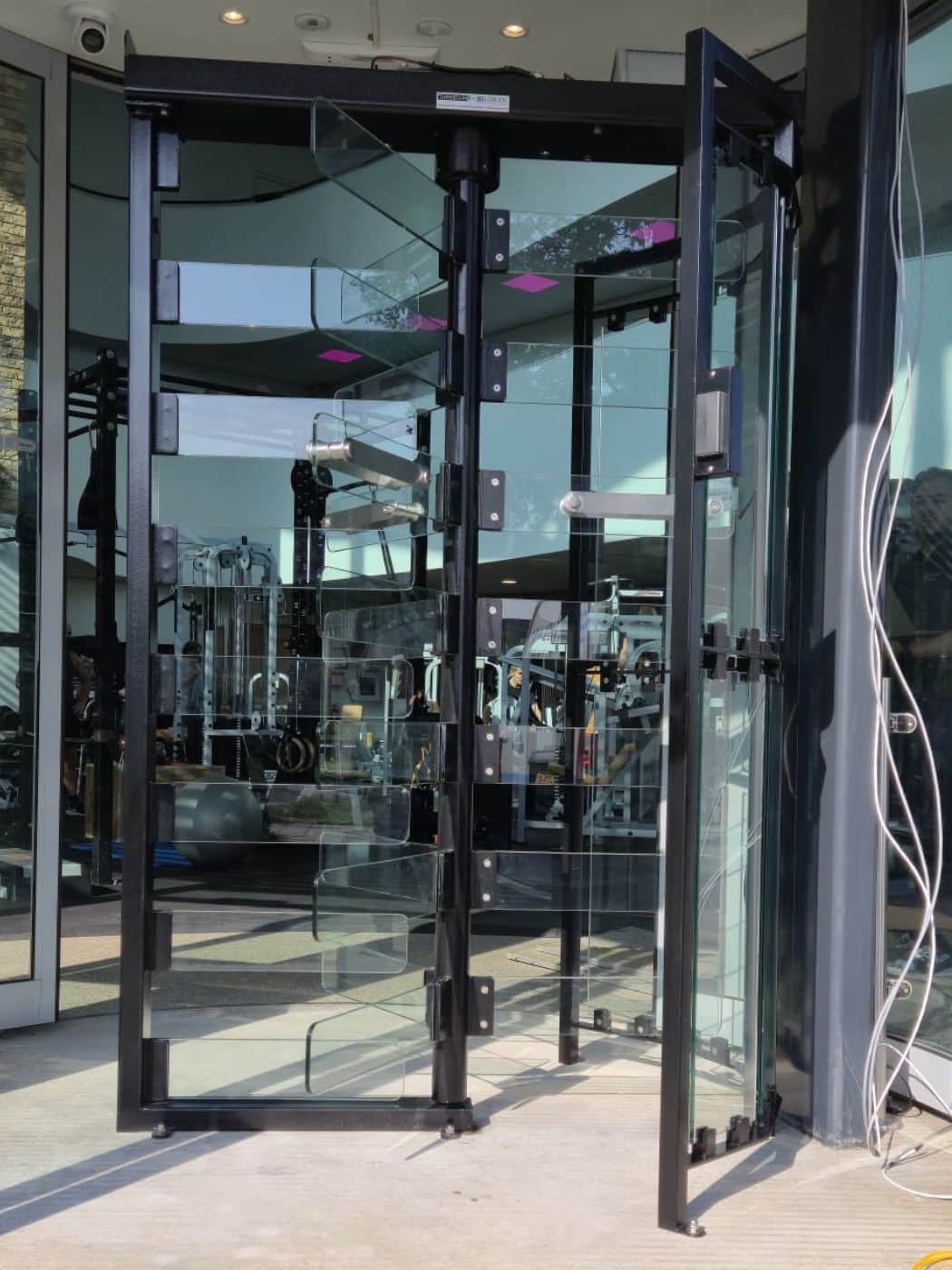 Tourniquetdeur Hybrid - sportschool Rotterdam 1