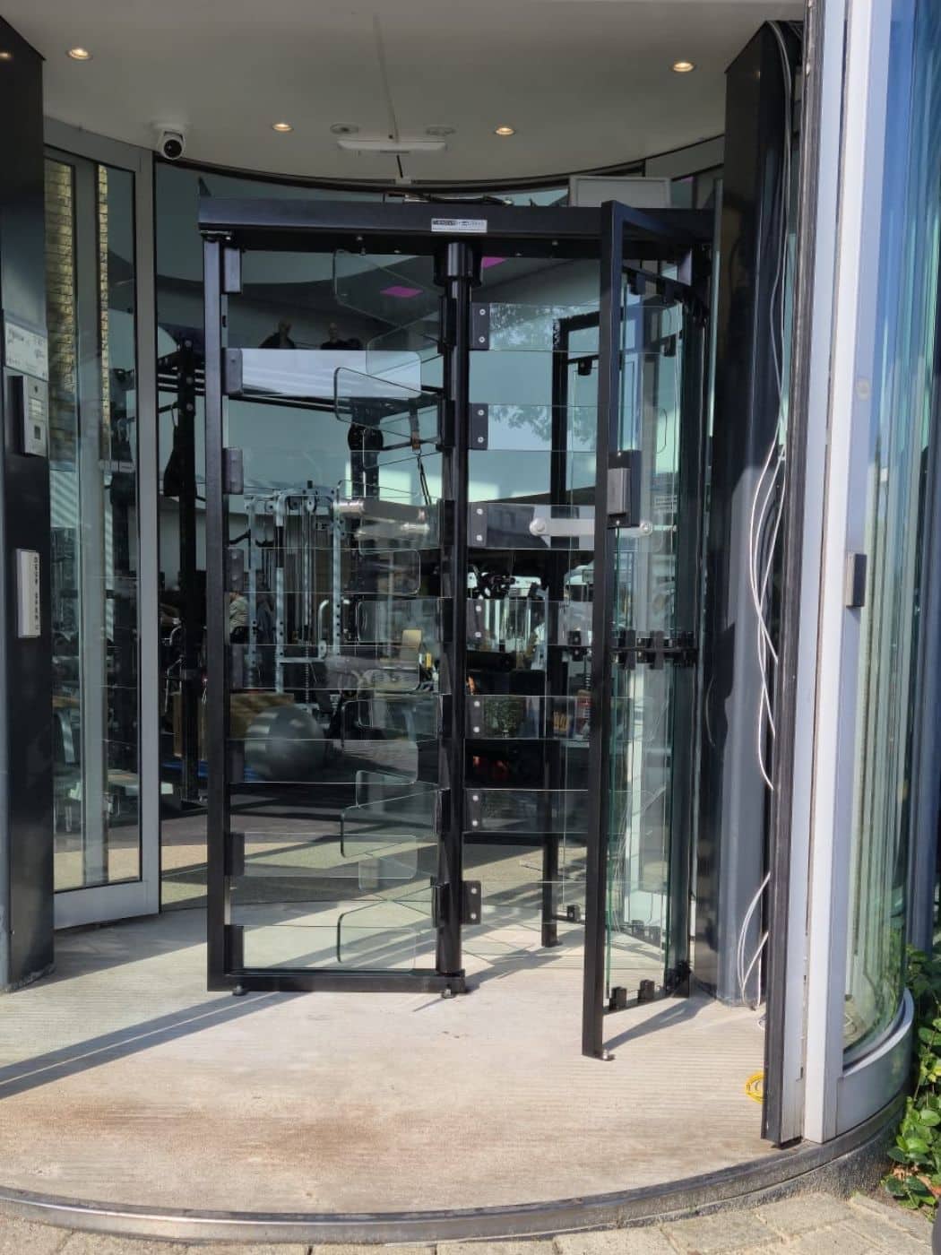 Tourniquetdeur Hybrid - sportschool Rotterdam 2